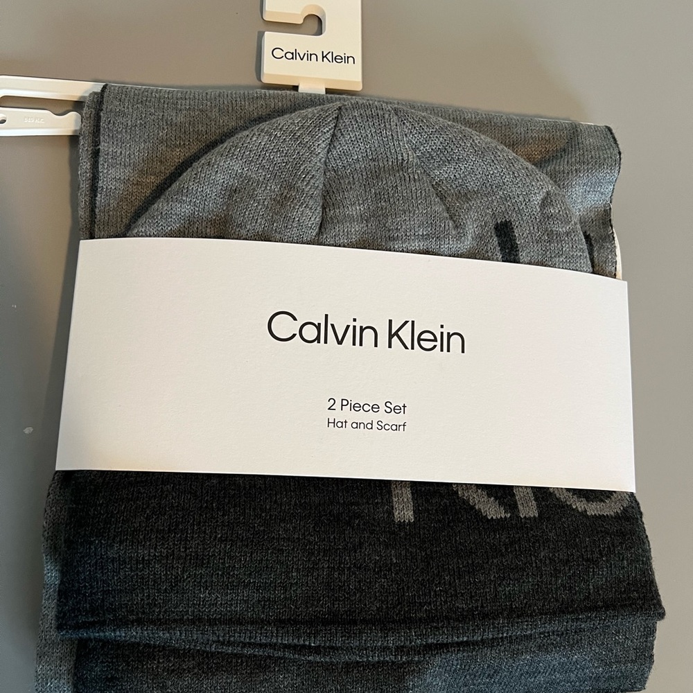 Calvin Klein Hat & Scarf Set NWT $98 gift set